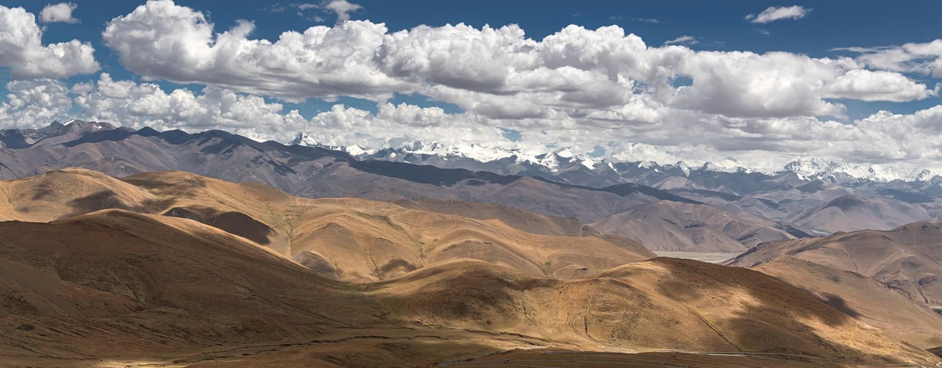 What are the difference between Bhutan Tour and Bhutan Trekking?
